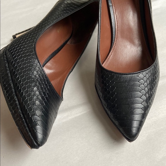 Cole Haan Black Leather Snakeskin embossed Pumps, women's size 6 1/2B. - Picture 11 of 12